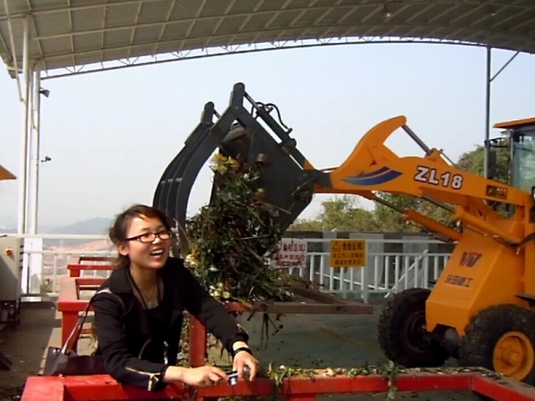 克孜勒苏柯尔克孜菜市场垃圾
